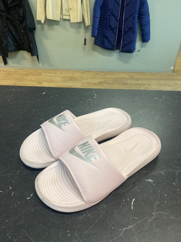 Nike inniskór