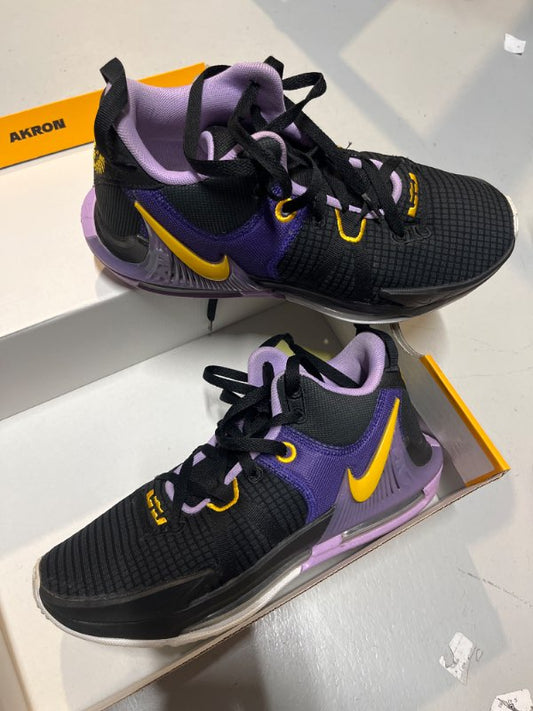 Nike Lebron witness VII