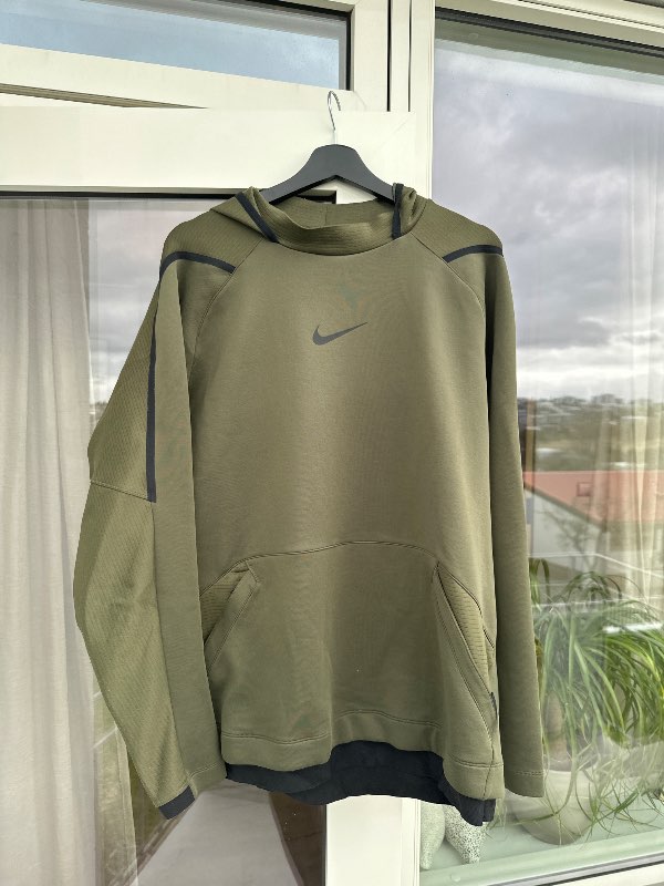 Nike peysa