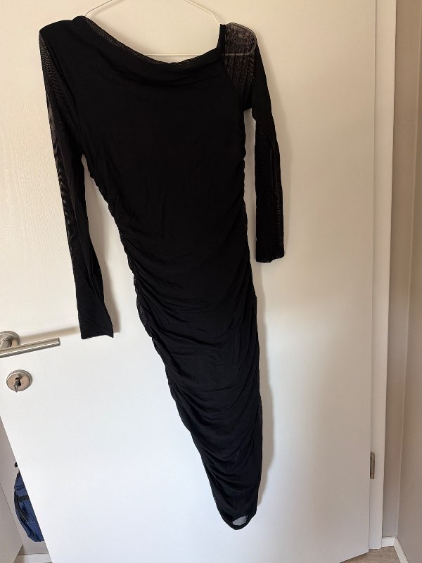 Offshoulder kjóll mesh