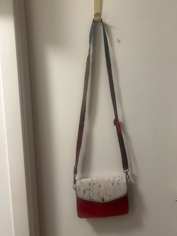 Red leather cross body bag Icelandic