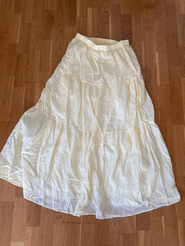 Gult Uniqlo pils