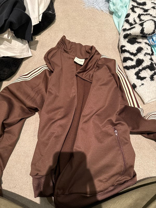 Brún pull and bear peysa