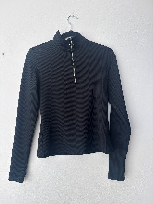 Svört peysa h&m M/rennilas
